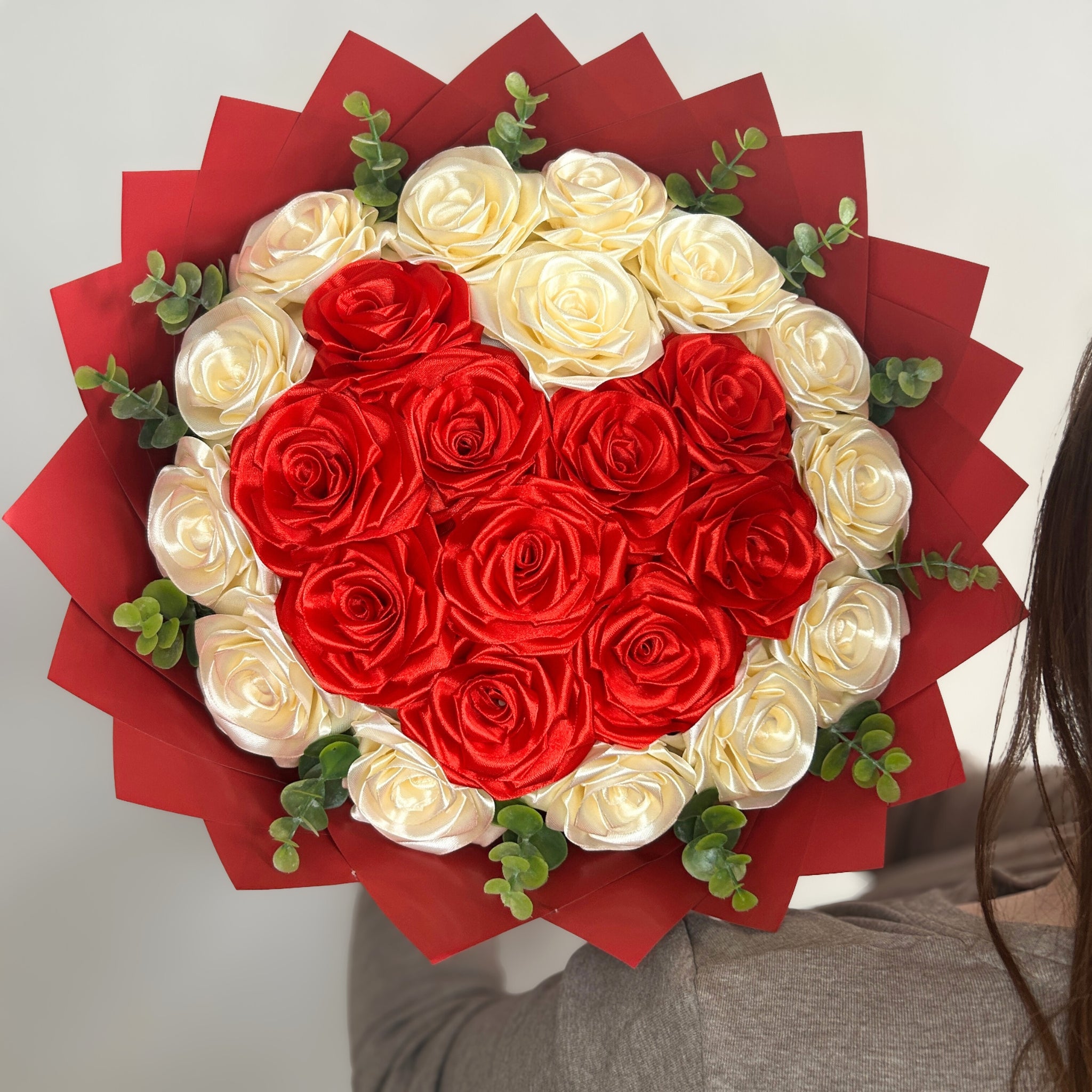 Kytice růží – 24 ks – Srdce – červené