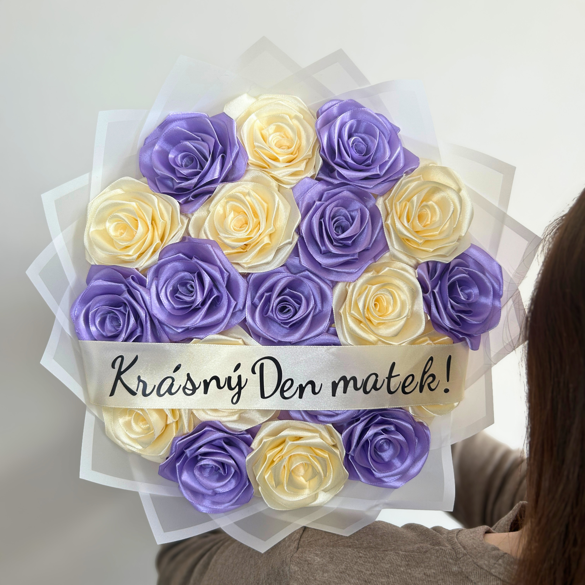 Kytice růží Den matek – 19 ks – Violet