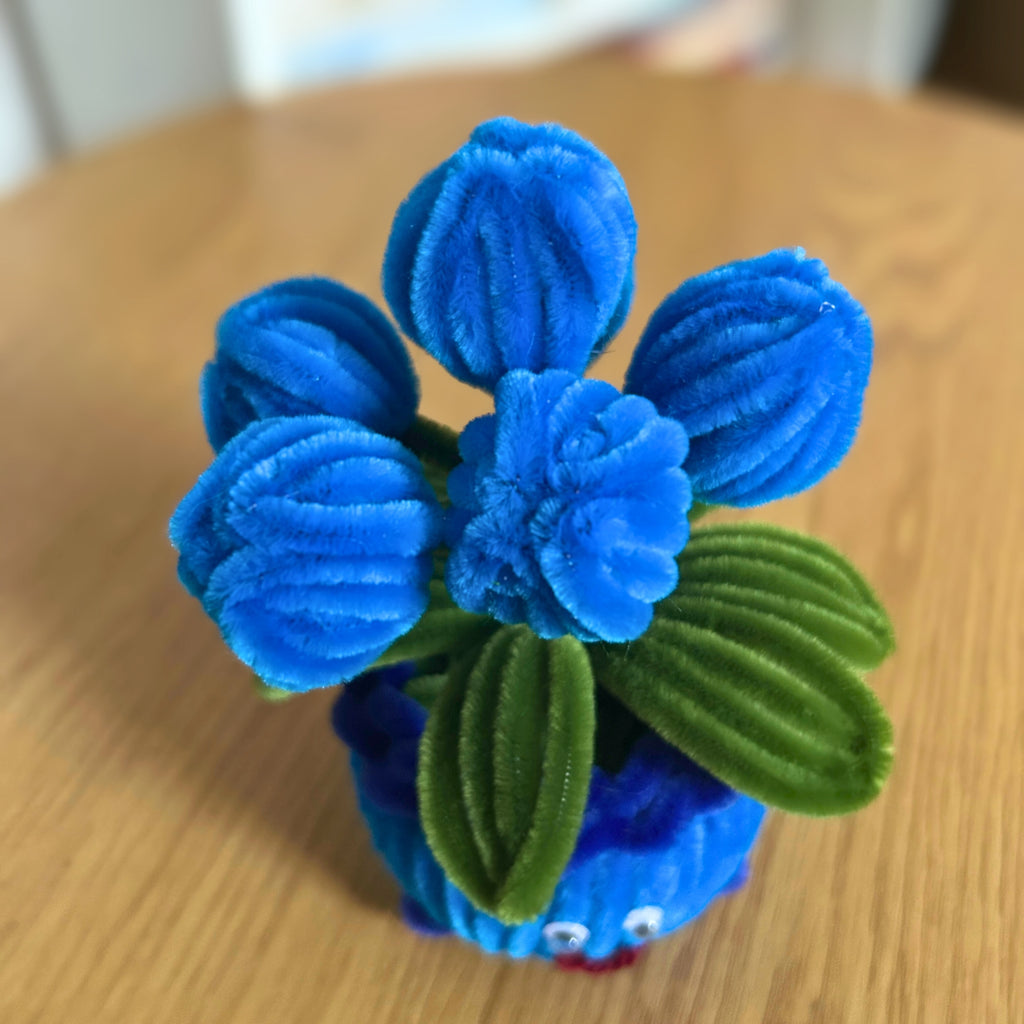 Usměvavý květináč s tulipány – modrý