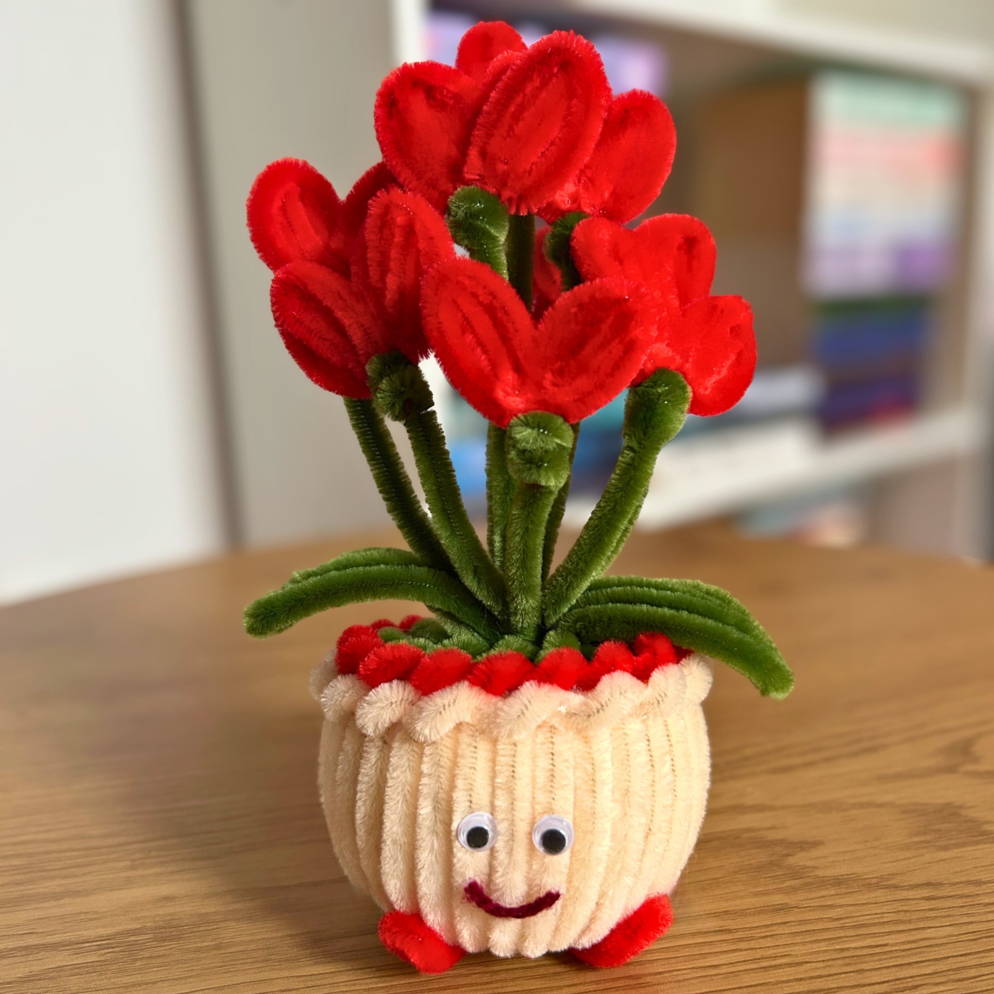 Usměvavý květináč se srdíčky